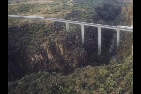 The 210 km route from Mexico City to Querétaro will include 15∙9 km on viaduct and 11∙6 km in tunnel.